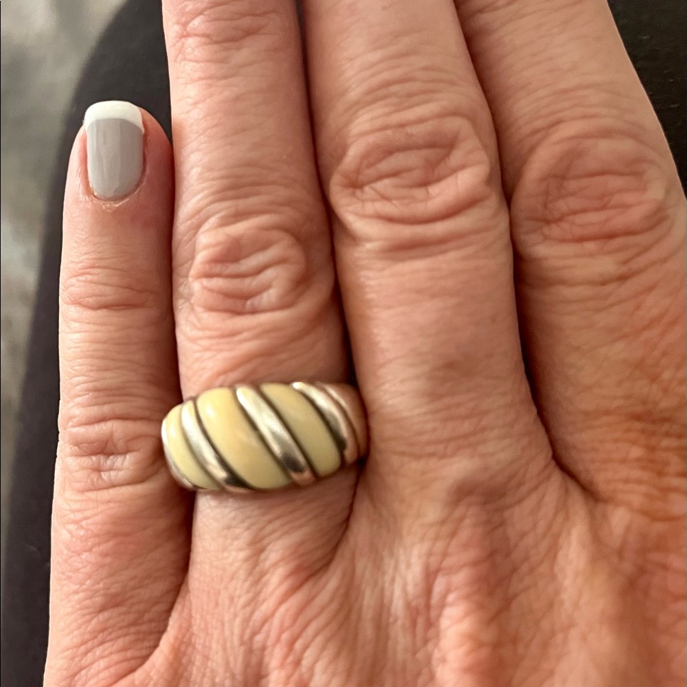 Chunky-ish Alor Solid Sterling Silver and Bone Scalloped Ring. 7.5